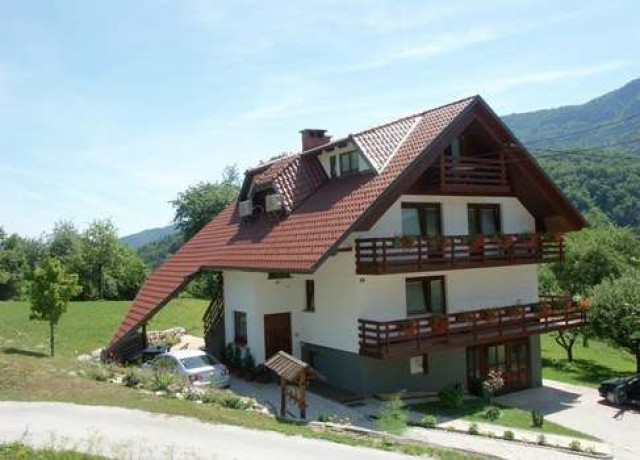 APARTMAJI ZUPANČIČ.jpg